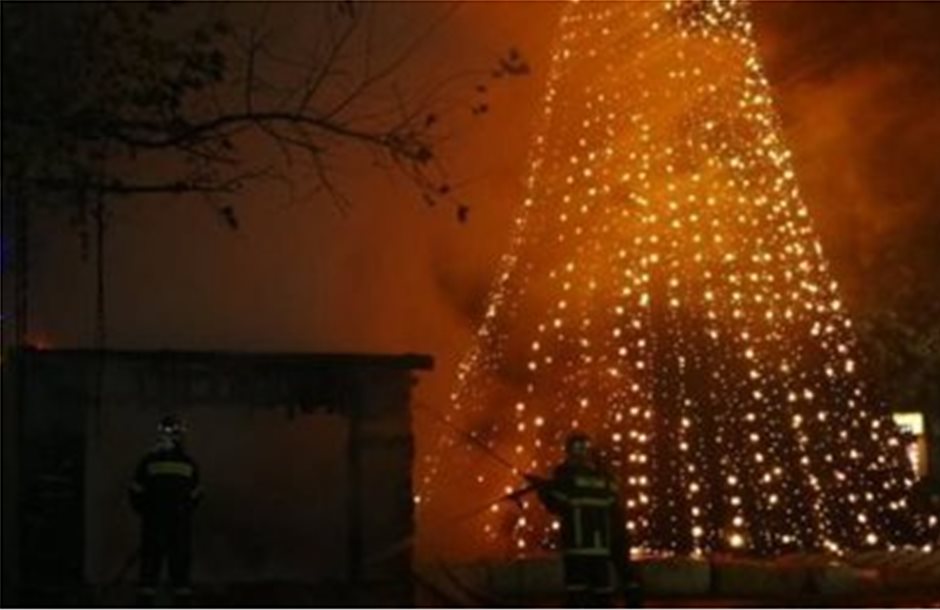 Κάηκε ολοσχερώς η χριστουγεννιάτικη φάτνη στην κεντρική πλατεία της Λάρισας